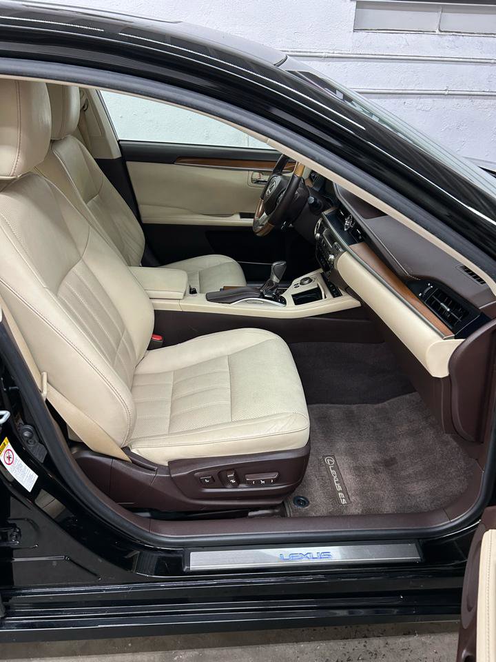 Used 2017 Lexus ES 300h w/ Luxury Package image 14