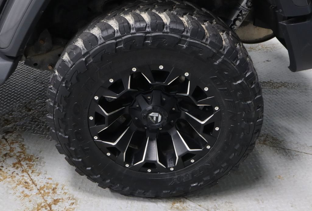 Used 2018 Jeep Wrangler Unlimited Sahara w/ Cold Weather Group image 18