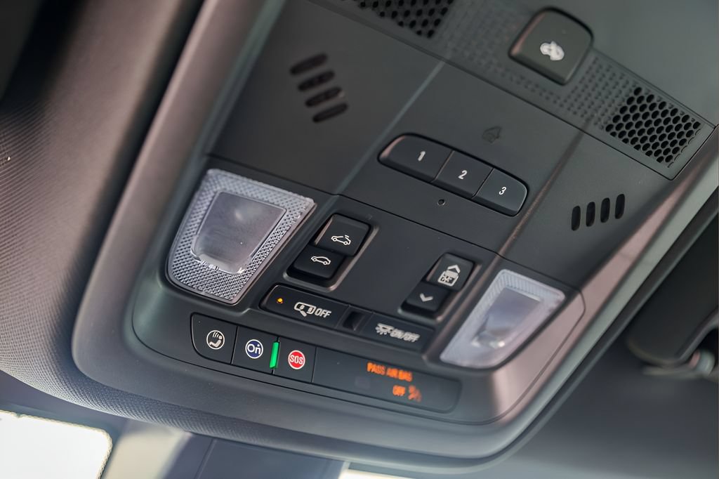 Certified 2025 Cadillac XT5 Sportv w/ Technology Package AWD/4WD image 21