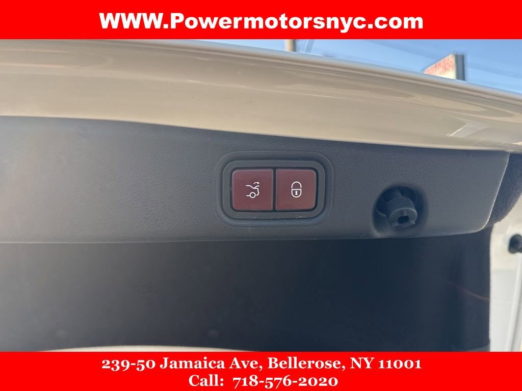 Used 2022 Mercedes-Benz E 350 4MATIC Sedan w/ AMG Line Exterior image 23