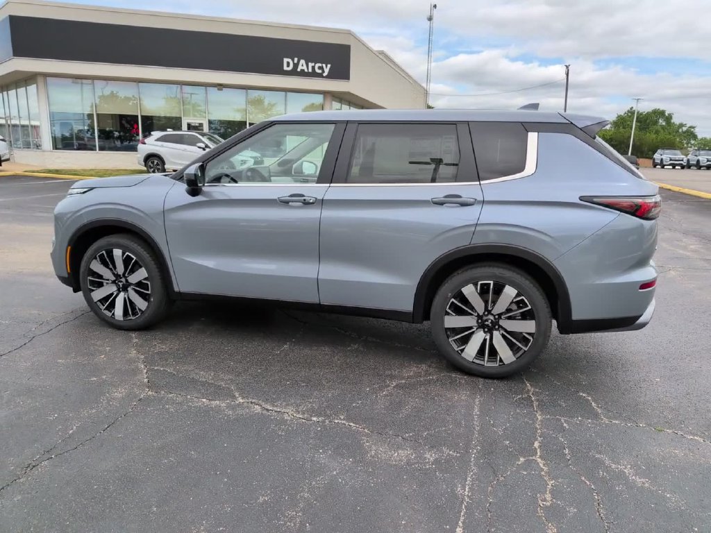 New 2026 Mitsubishi Outlander SE AWD/4WD image 12