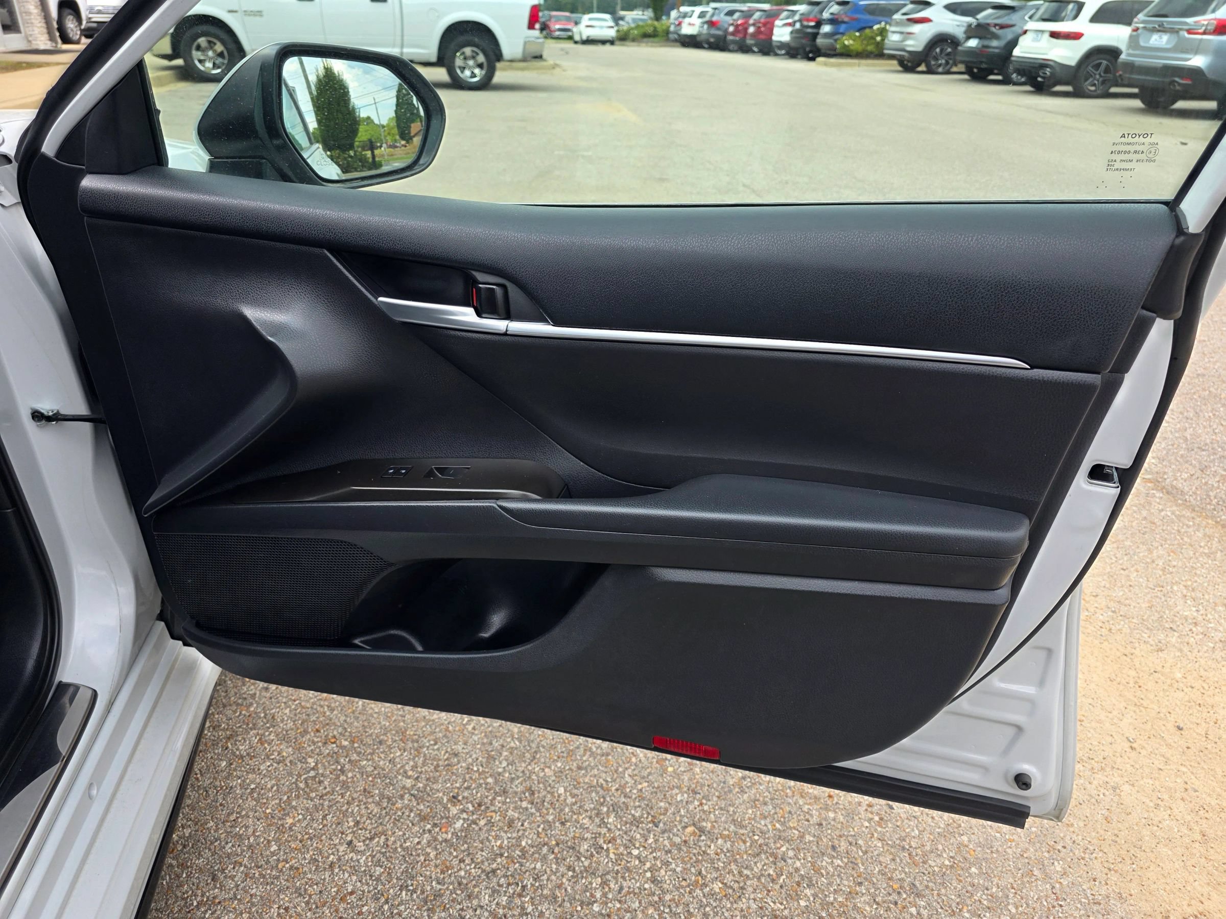 Used 2024 Toyota Camry SE w/ Convenience Package FWD image 5