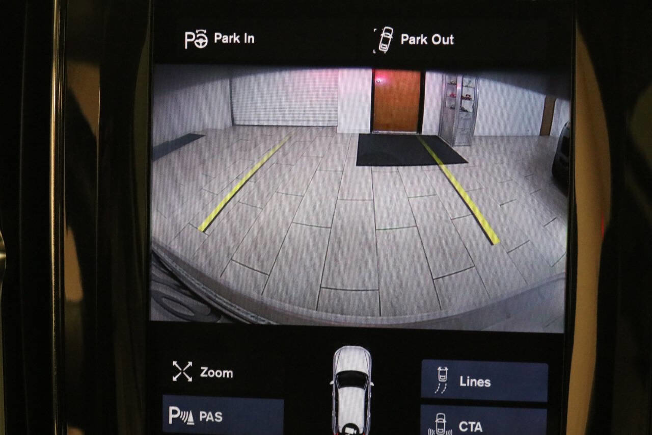 Used 2019 Volvo XC60 T5 Momentum w/ Premium Package AWD/4WD image 25