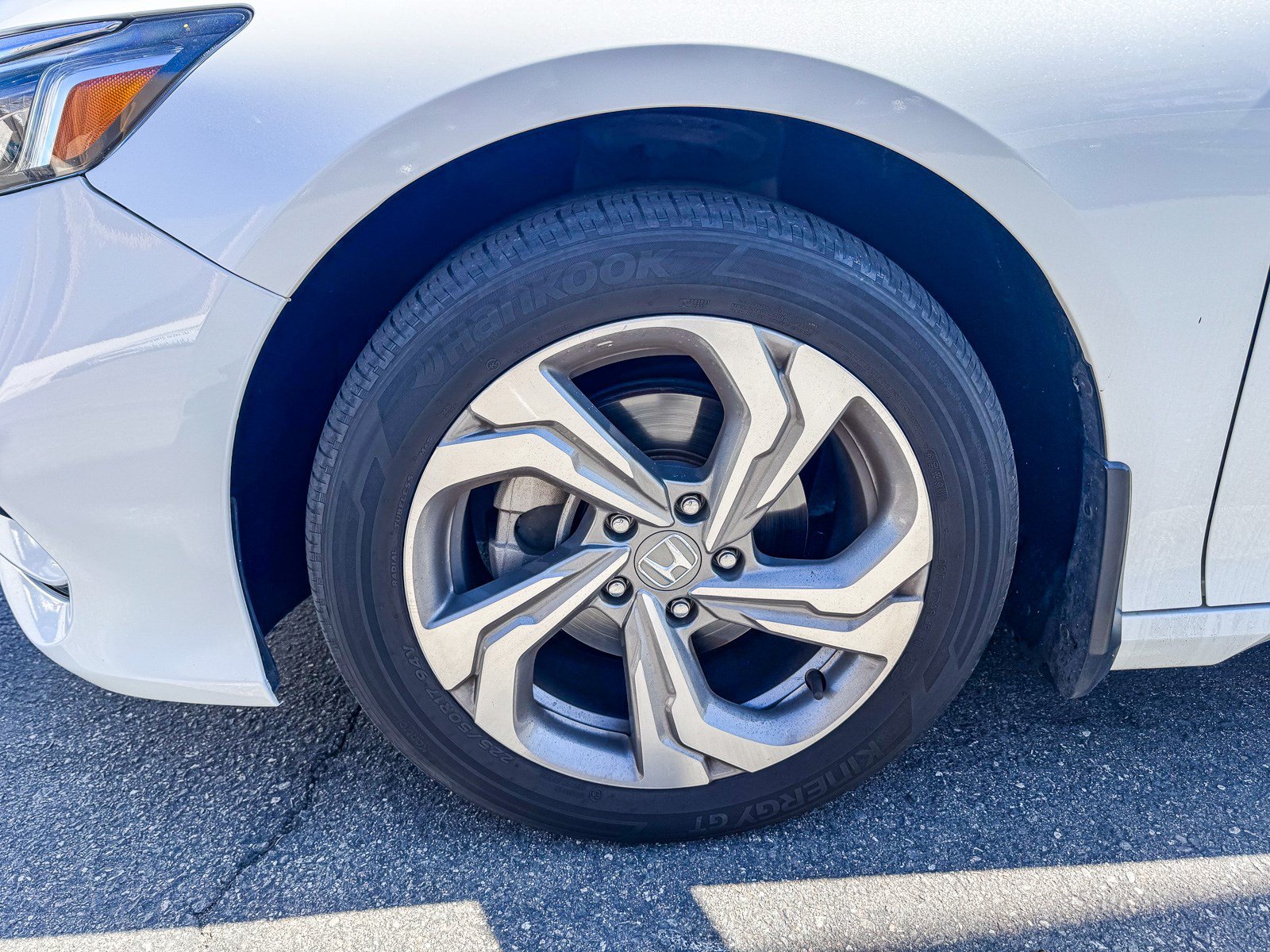 Used 2018 Honda Accord EX image 12