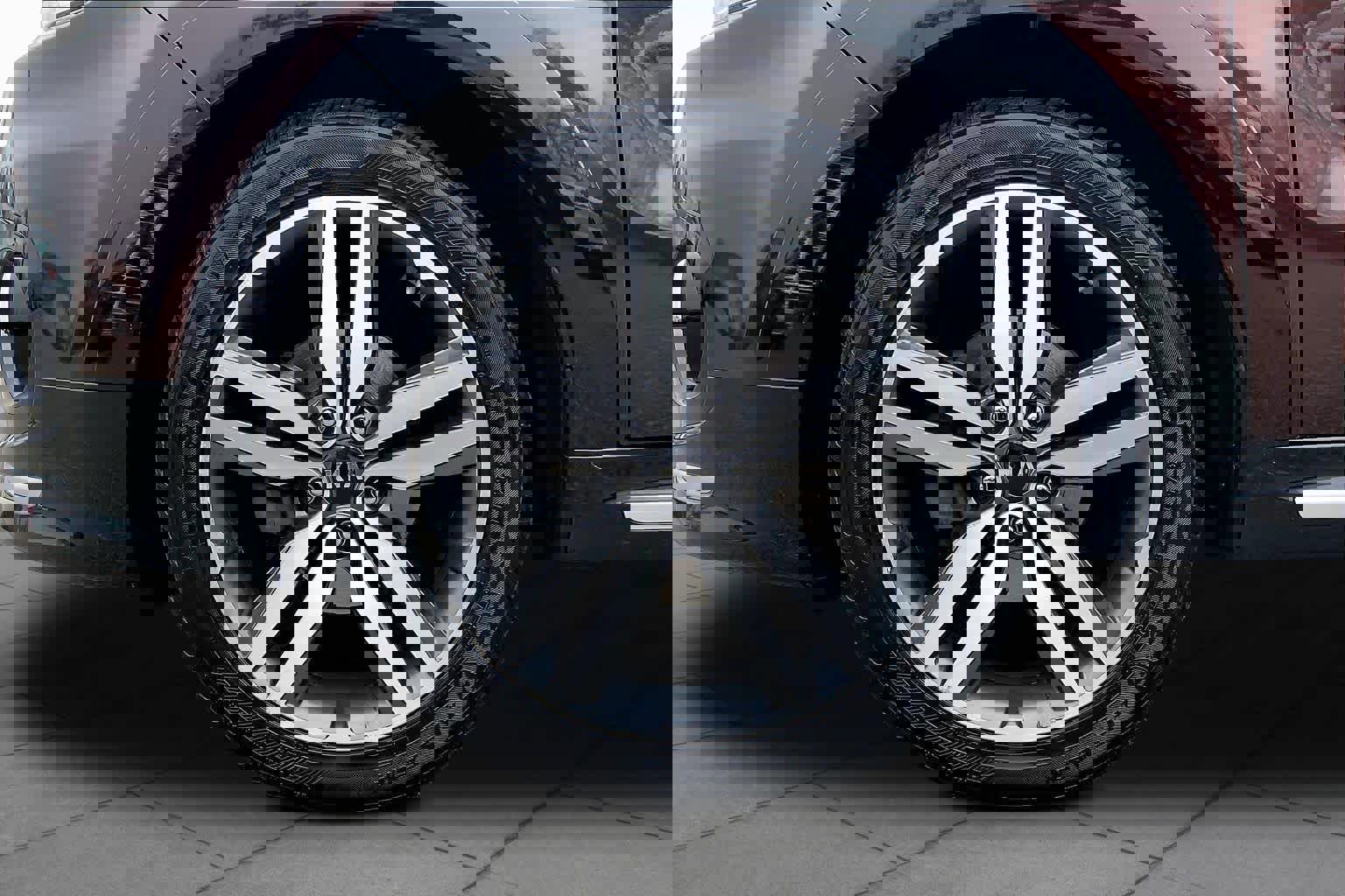 Used 2017 Kia Soul + FWD image 3