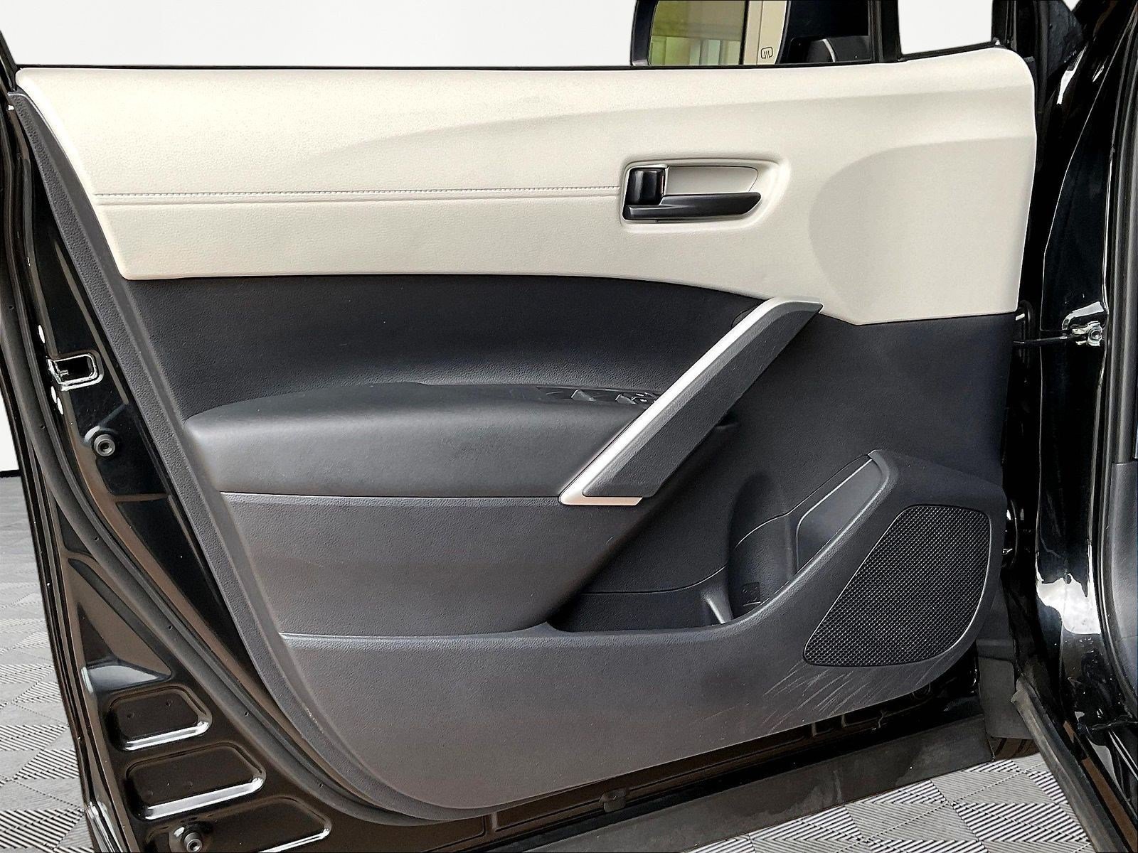 Used 2024 Toyota Corolla Cross L FWD image 20