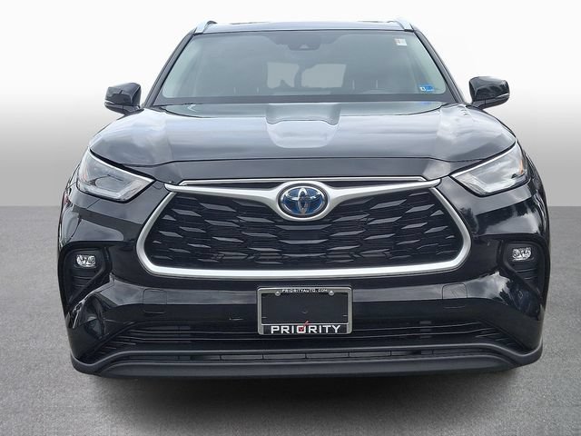 Used 2021 Toyota Highlander XLE AWD/4WD image 2