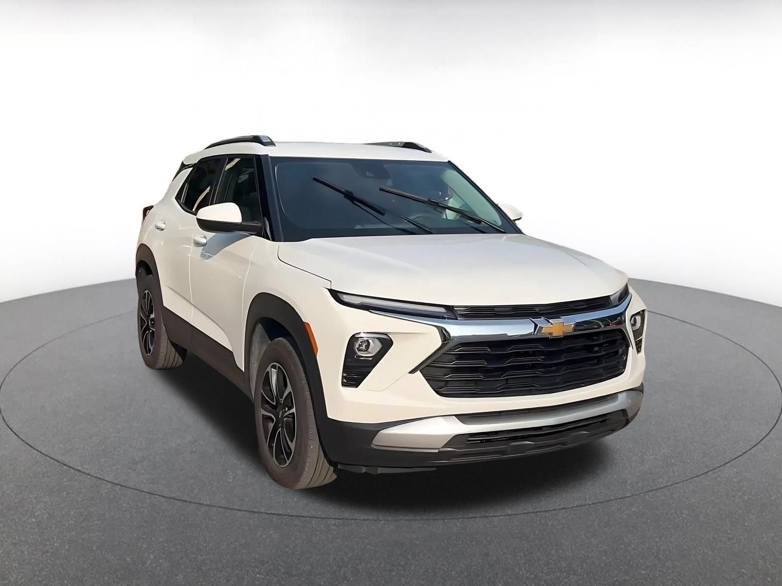 Used 2025 Chevrolet TrailBlazer LT w/ Driver Confidence Package AWD/4WD image 3