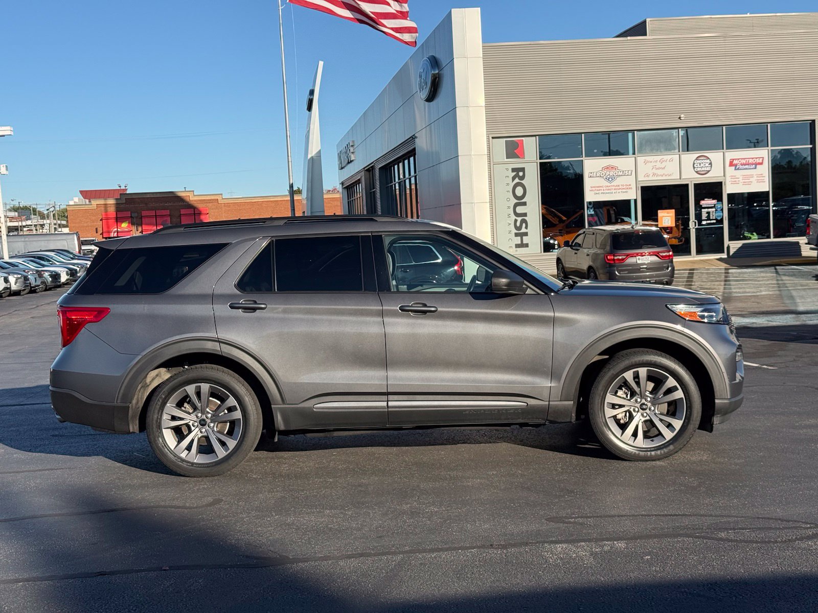 Used 2021 Ford Explorer XLT w/ Equipment Group 202A AWD/4WD image 3