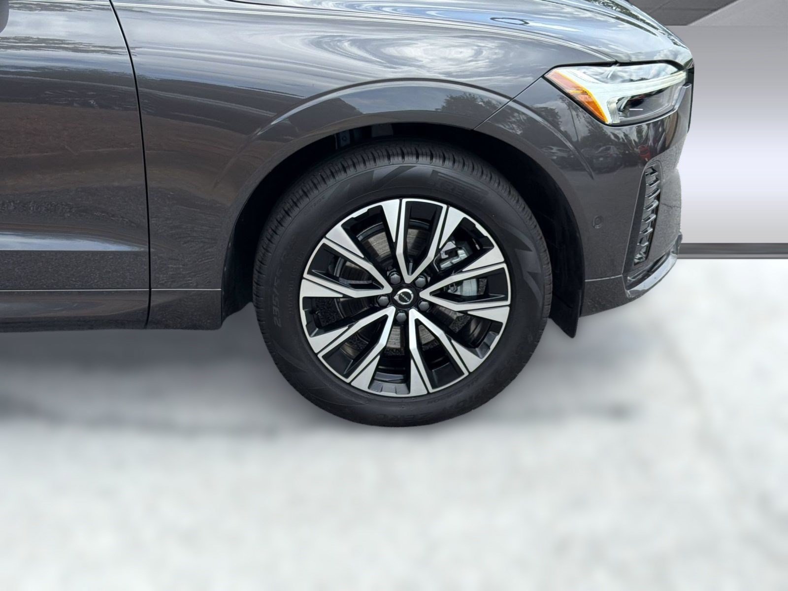 Used 2025 Volvo XC60 B5 Plus w/ Protection Package Premier AWD/4WD image 12