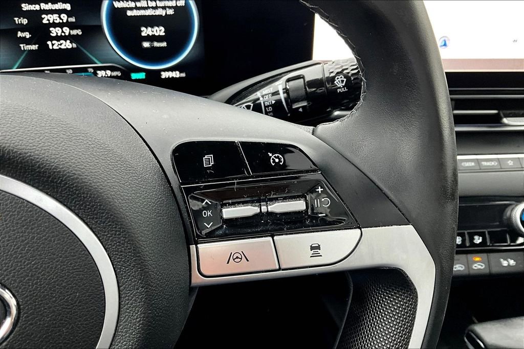 Used 2021 Hyundai Elantra Limited image 20