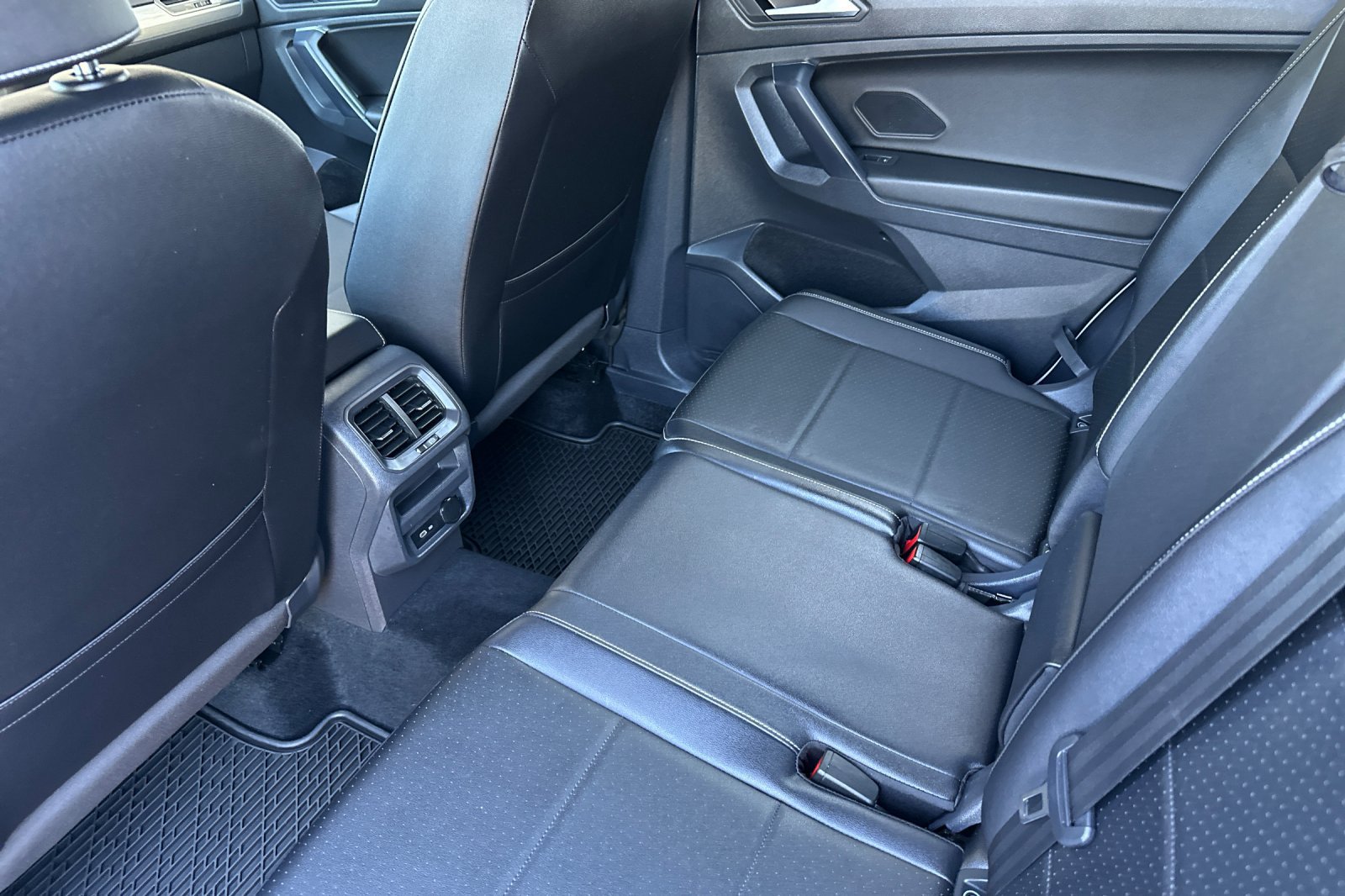 Used 2021 Volkswagen Tiguan SE R-Line w/ 3rd Row Seat Package AWD/4WD image 12