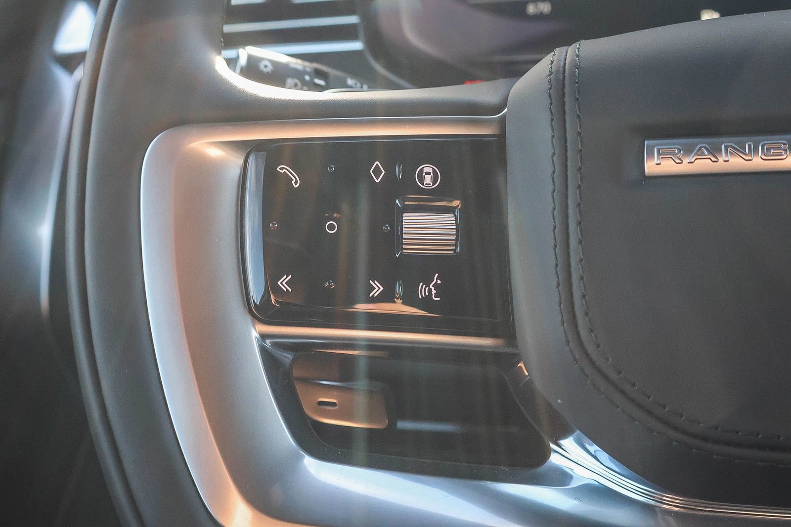 New 2026 Land Rover Range Rover SE image 37