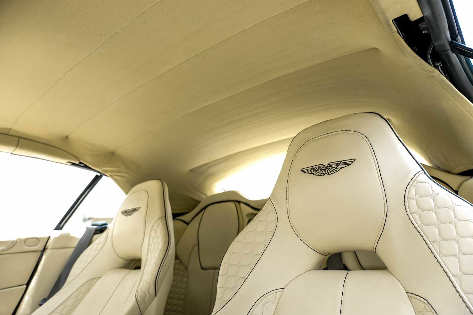 Used 2016 Aston Martin Vanquish Volante RWD image 37
