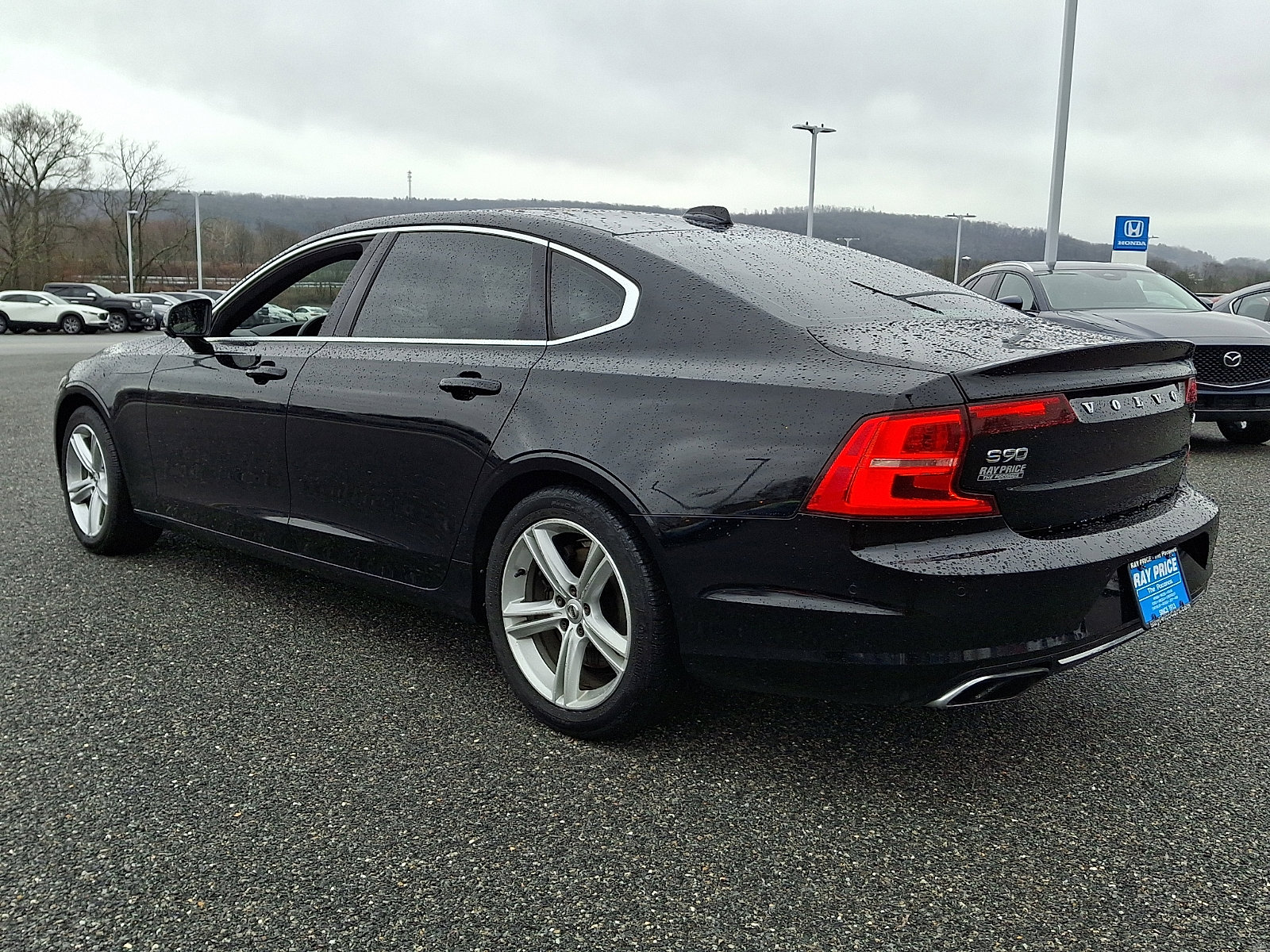 Used 2018 Volvo S90 T5 Momentum w/ Convenience Package image 4