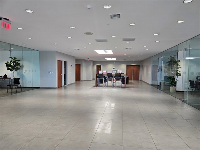 New 2024 Chrysler Pacifica Limited w/ Uconnect Theater Family Group image 32