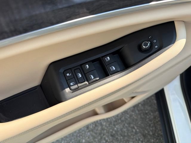 Used 2023 Jeep Grand Cherokee L Limited AWD/4WD image 12