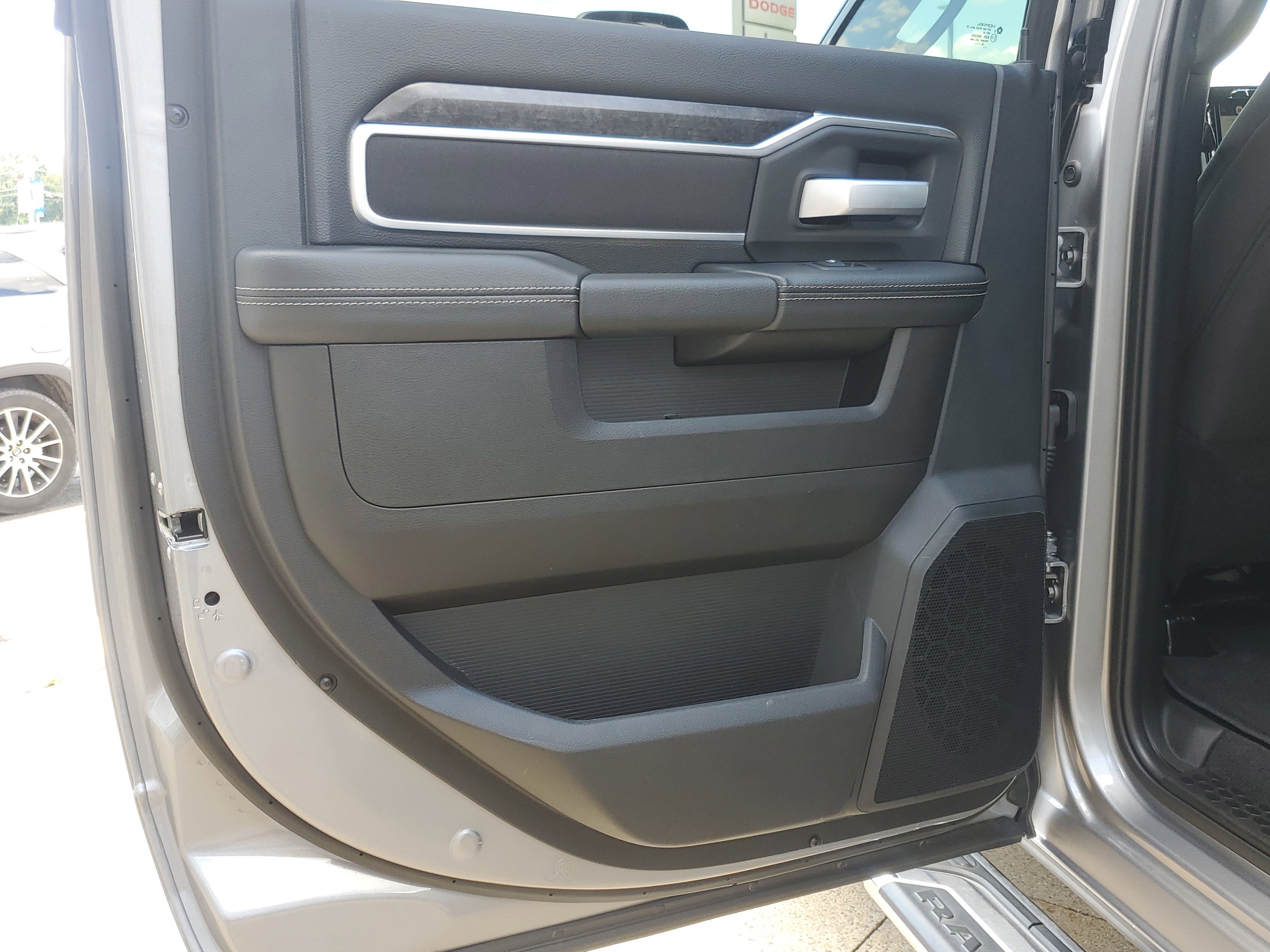 Used 2024 RAM 2500 Big Horn w/ Sport Appearance Package image 22