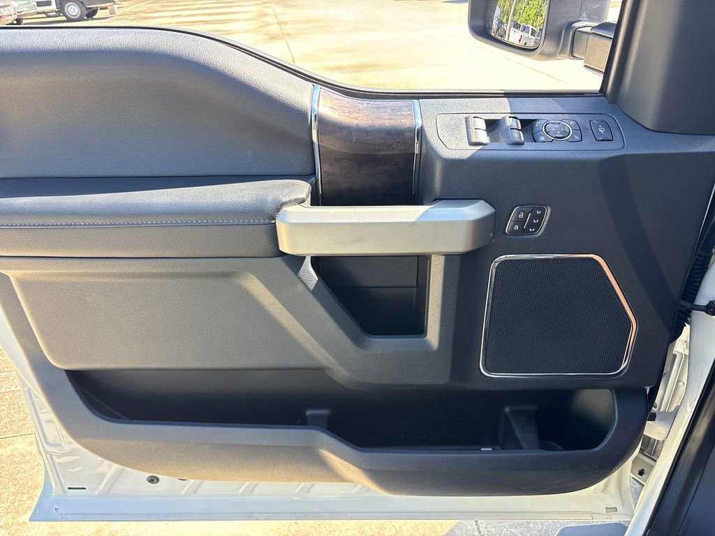 Used 2022 Ford F250 Lariat w/ Black Appearance Package image 15