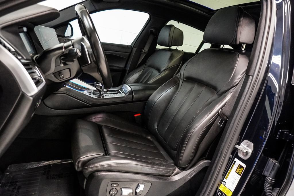 Used 2021 BMW X6 M50i w/ Executive Package image 6