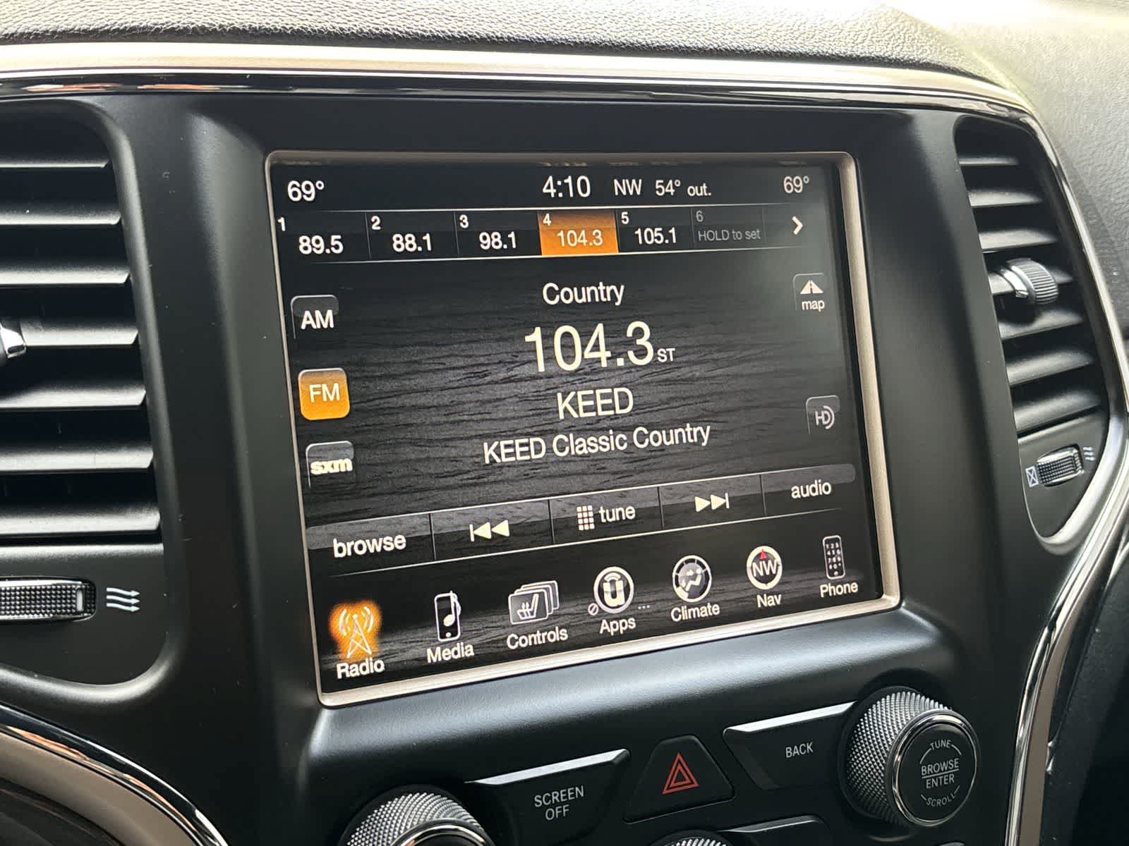 Used 2015 Jeep Grand Cherokee Overland w/ Advanced Technology Group AWD/4WD image 19