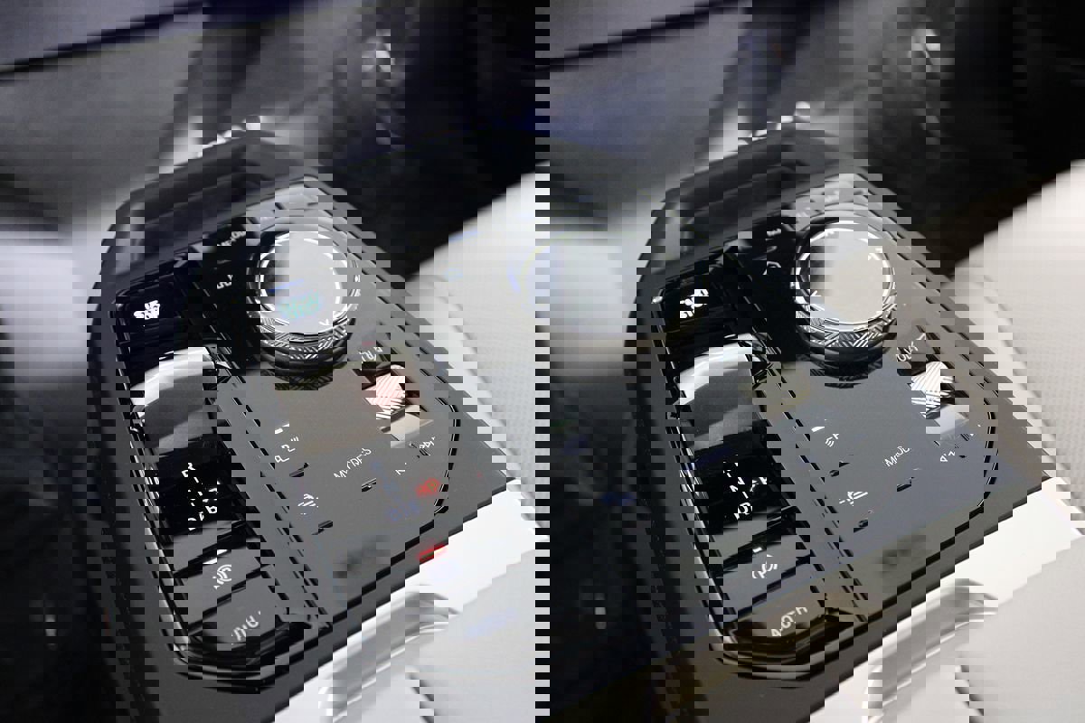 Used 2023 BMW iX xDrive50 w/ Sport Package image 12