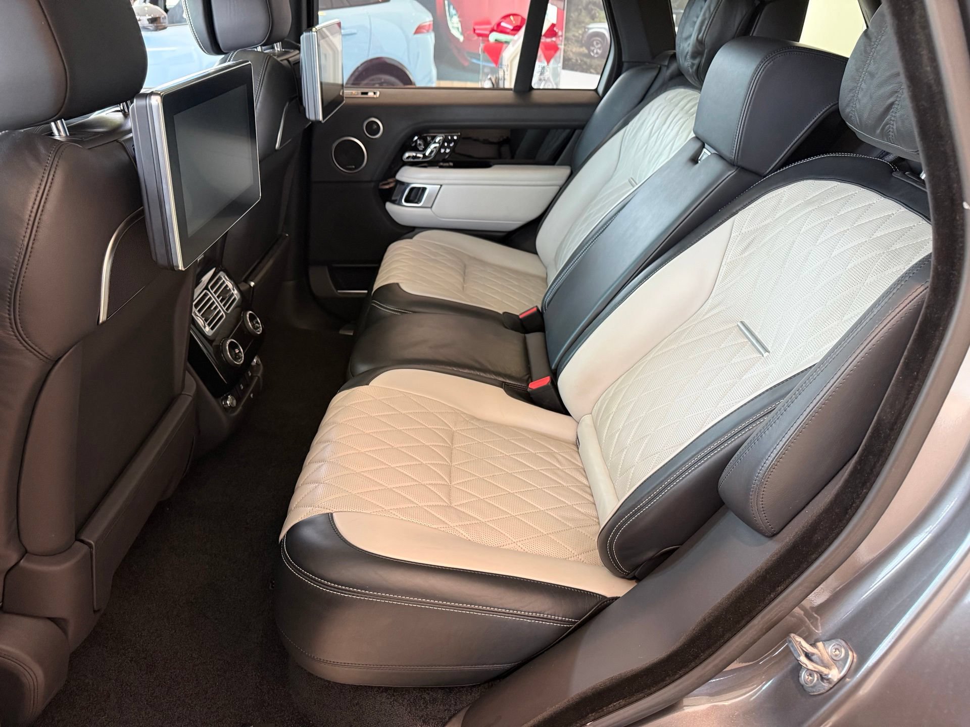 Used 2018 Land Rover Range Rover SV Autobiography Dynamic AWD/4WD image 26