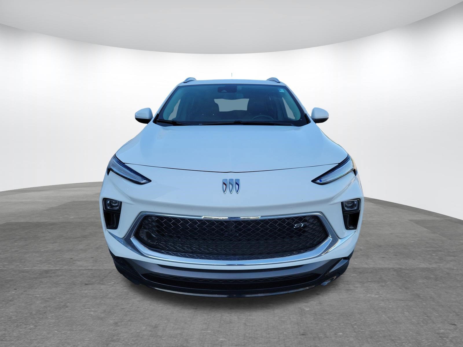 Used 2024 Buick Encore GX Sport Touring w/ Comfort Package FWD image 2