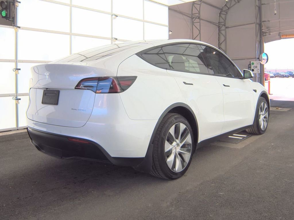 Used 2022 Tesla Model Y Long Range image 6