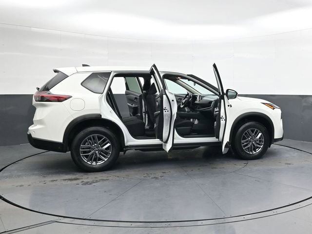 Used 2024 Nissan Rogue S image 37