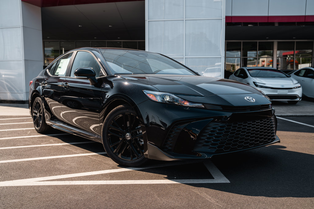 New 2026 Toyota Camry SE FWD image 1