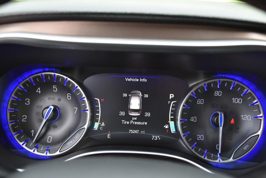 Used 2019 Chrysler Pacifica Touring-L Plus FWD image 12