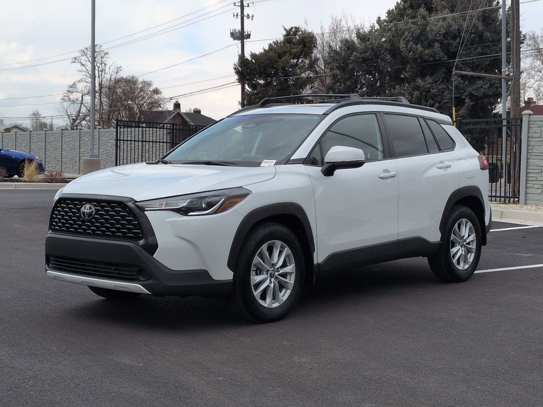 Used 2023 Toyota Corolla Cross LE w/ Moonroof Package image 11