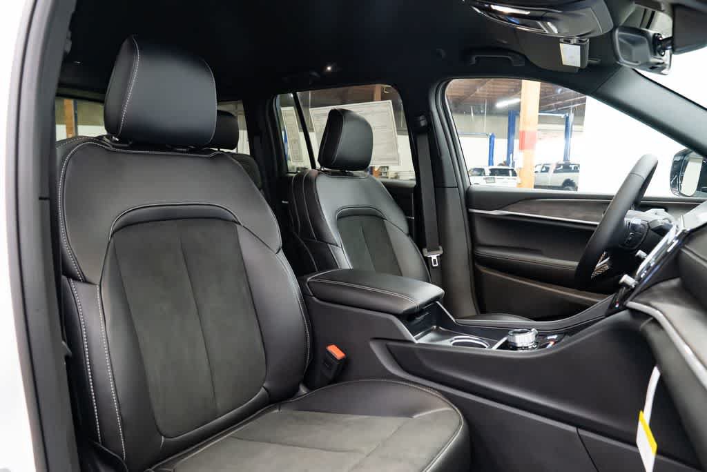 New 2026 Jeep Grand Cherokee Altitude AWD/4WD image 33