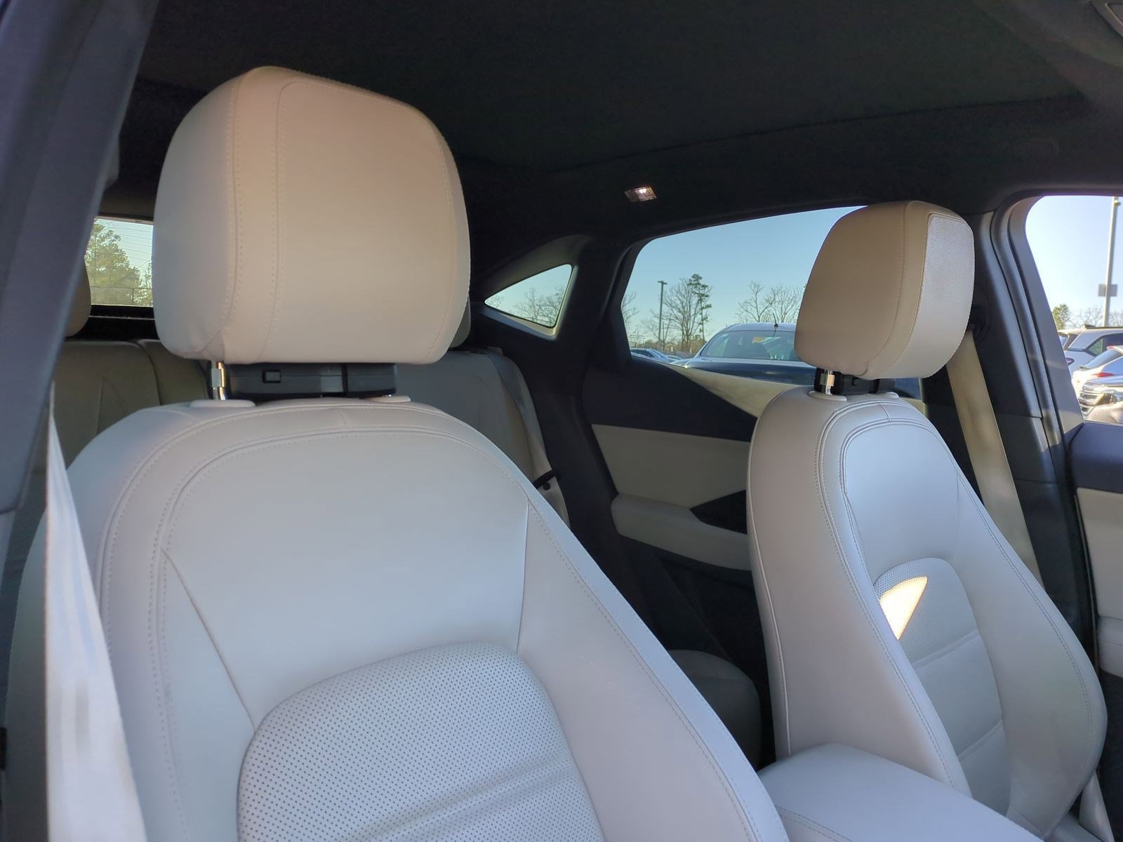 Used 2020 Jaguar E-PACE SE image 32