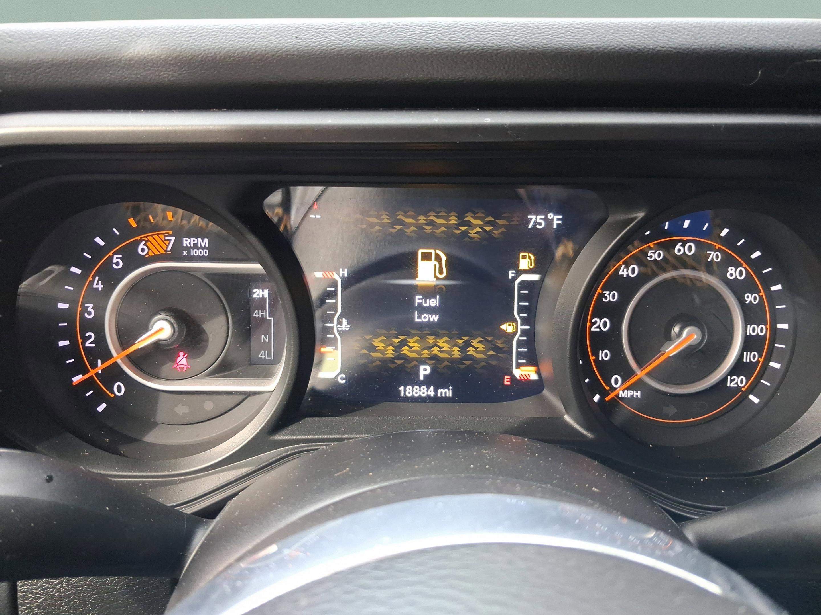 Used 2024 Jeep Wrangler Sahara w/ Technology Group AWD/4WD image 15