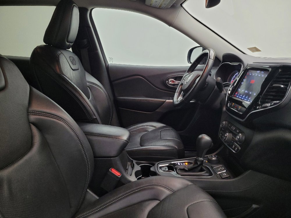 Used 2019 Jeep Cherokee Overland w/ Technology Group AWD/4WD image 21