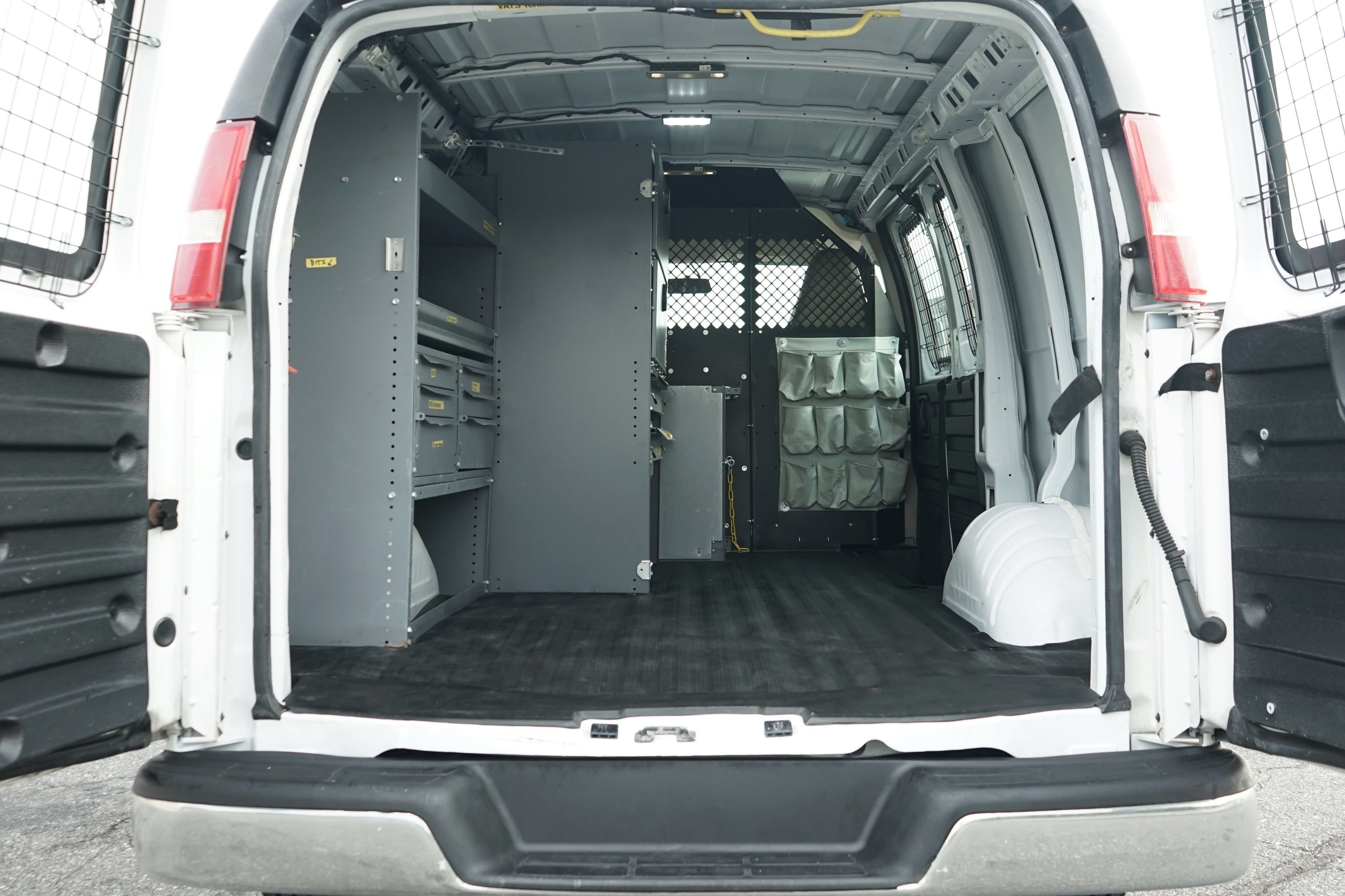 Used 2017 Chevrolet Express 2500 RWD image 4