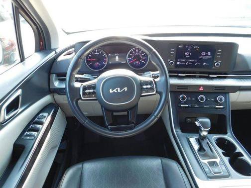 Used 2024 Kia Carnival LX FWD image 13