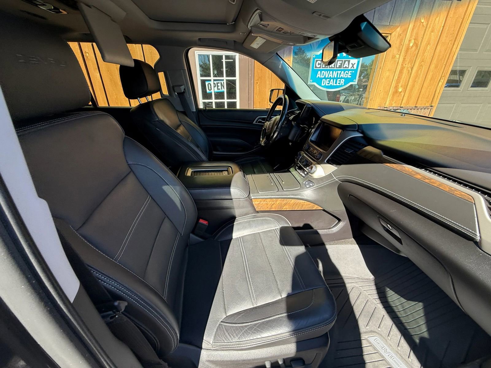 Used 2018 GMC Yukon Denali w/ Denali Ultimate Package image 12