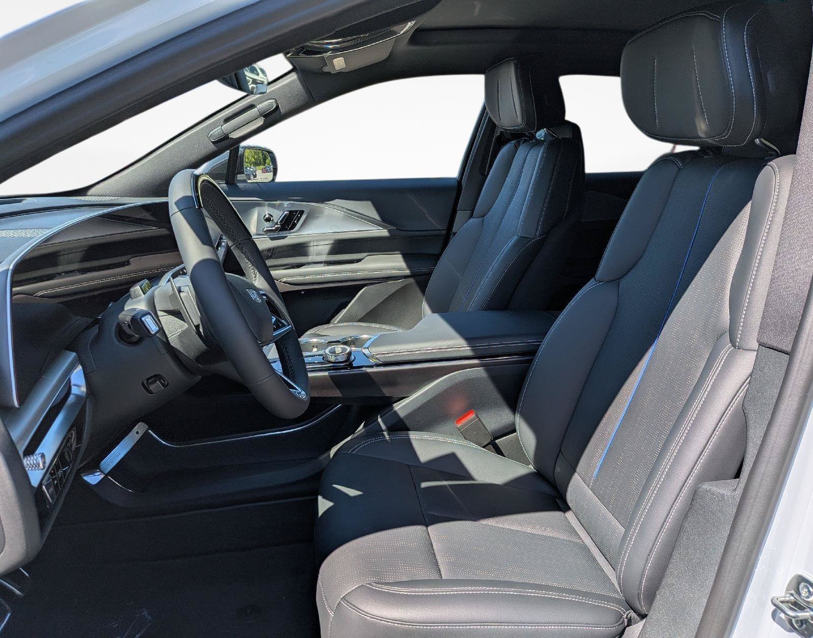 New 2027 Cadillac Lyriq Luxury AWD/4WD image 11