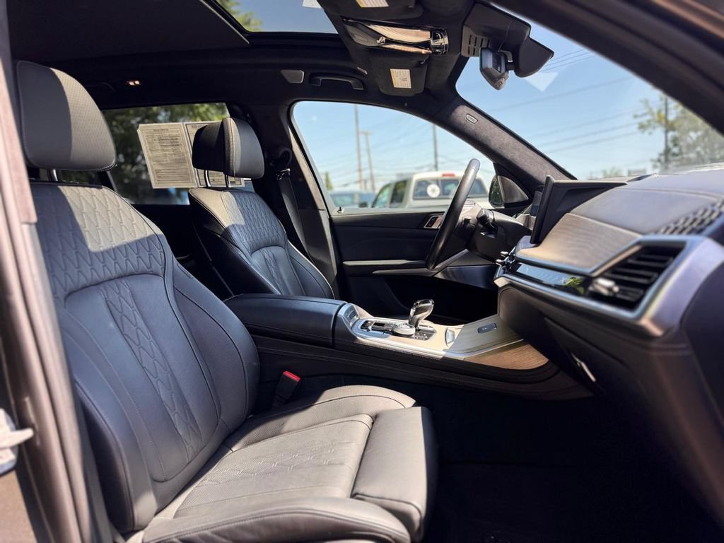Used 2024 BMW ALPINA XB7 AWD/4WD image 30