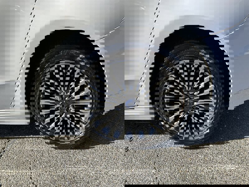 Used 2017 Ford Fusion SE w/ Fusion SE Technology Package image 8