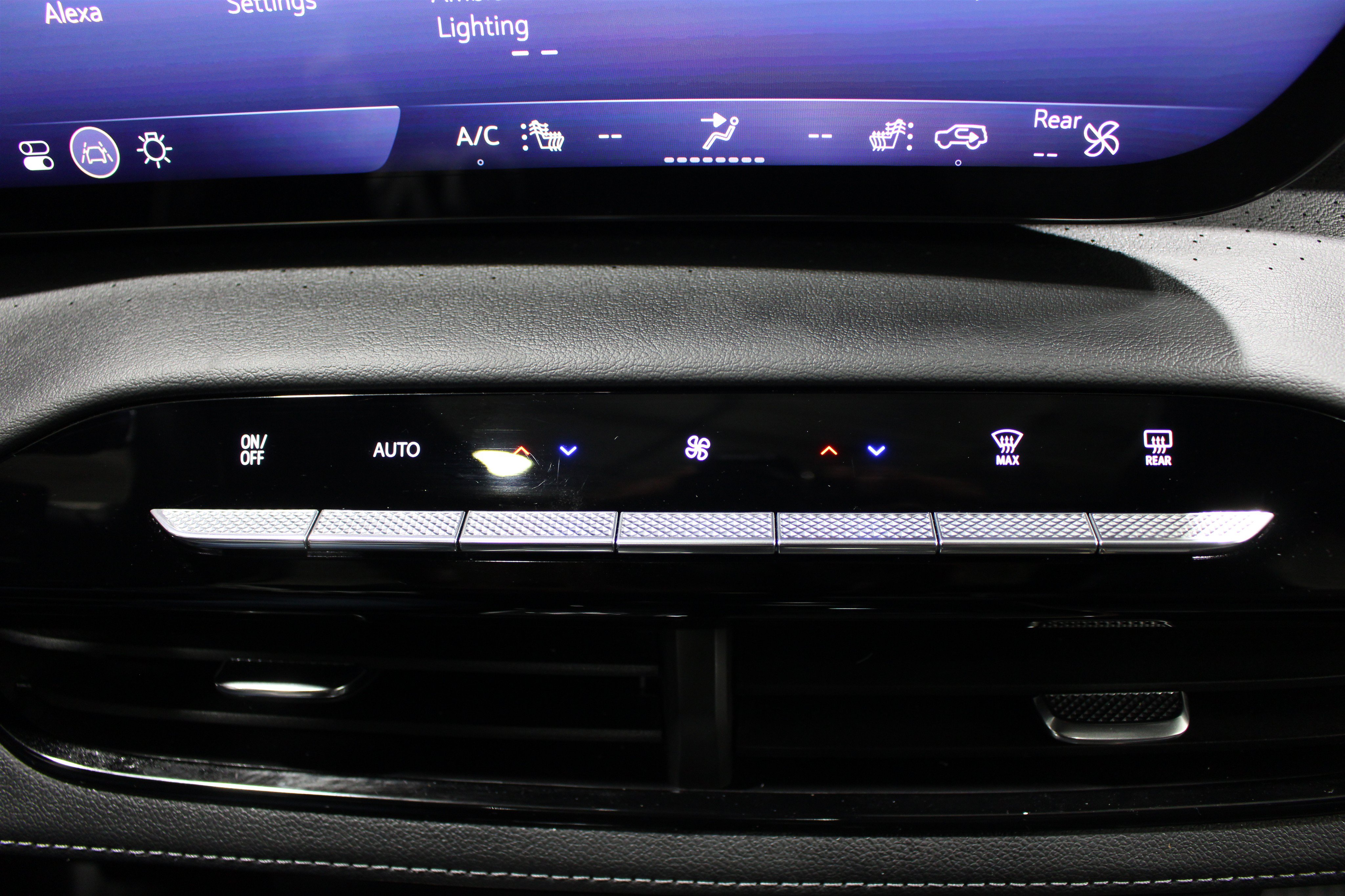 Used 2025 Buick Enclave Avenir AWD/4WD image 18