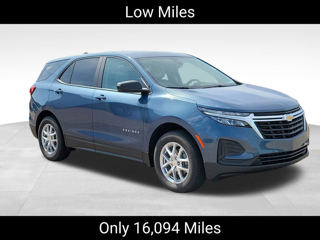Used 2024 Chevrolet Equinox LS w/ LS Convenience Package AWD/4WD image 2