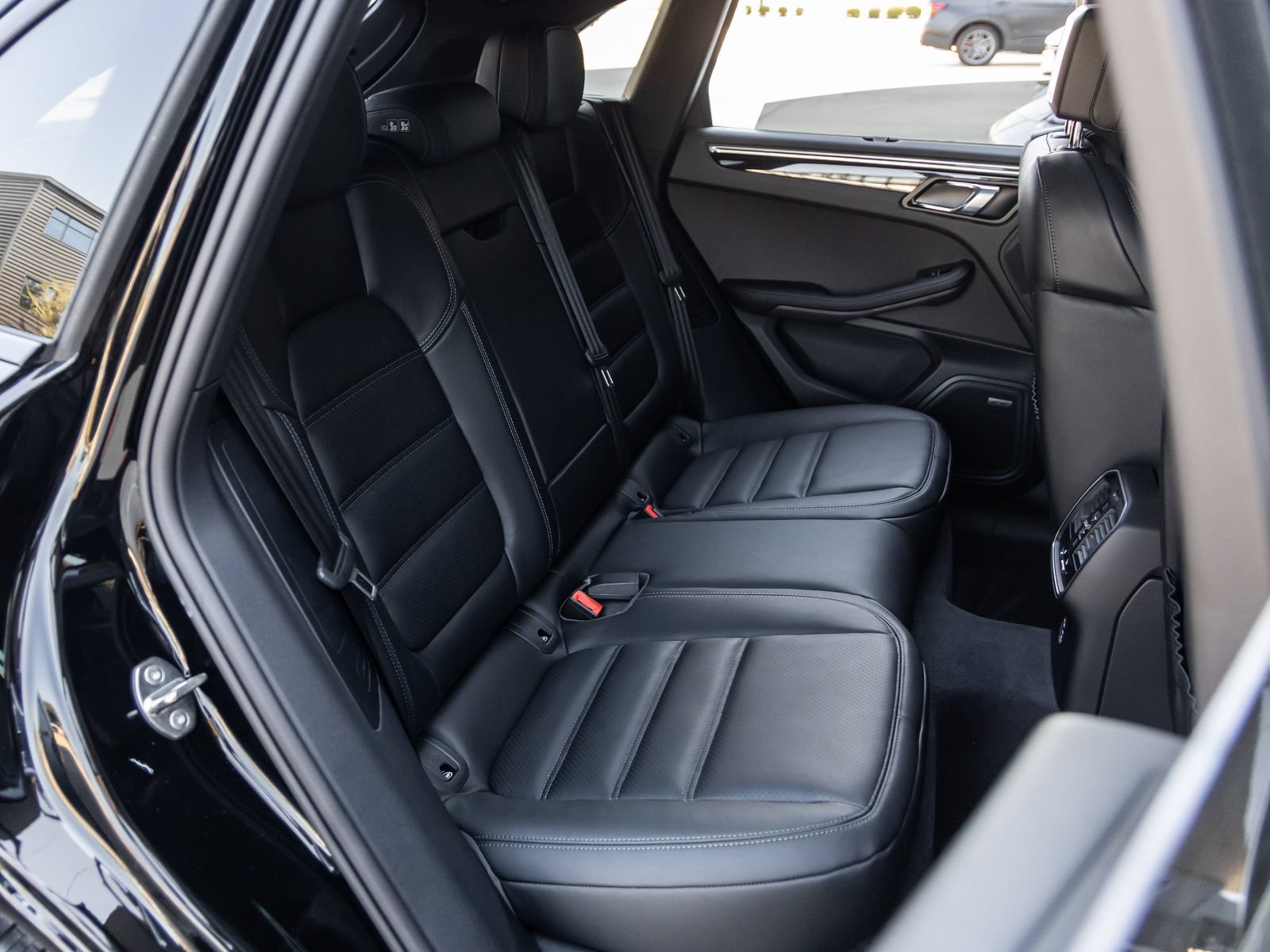 Certified 2026 Porsche Macan S AWD/4WD image 39
