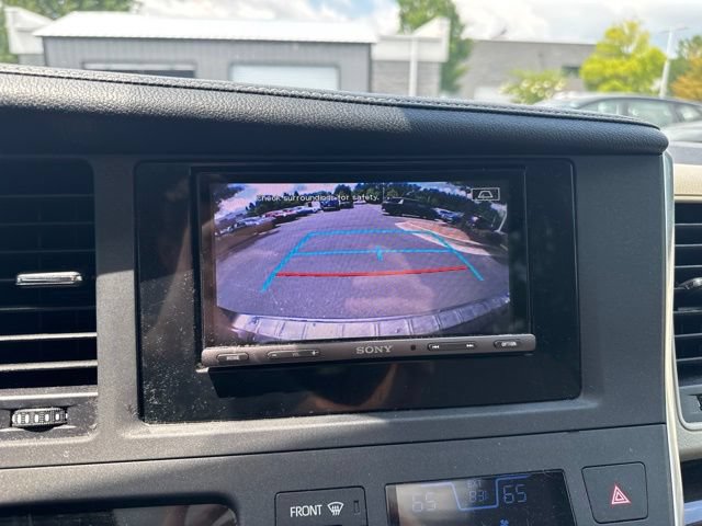 Used 2018 Toyota Sienna XLE w/ XLE Navigation Package FWD image 14