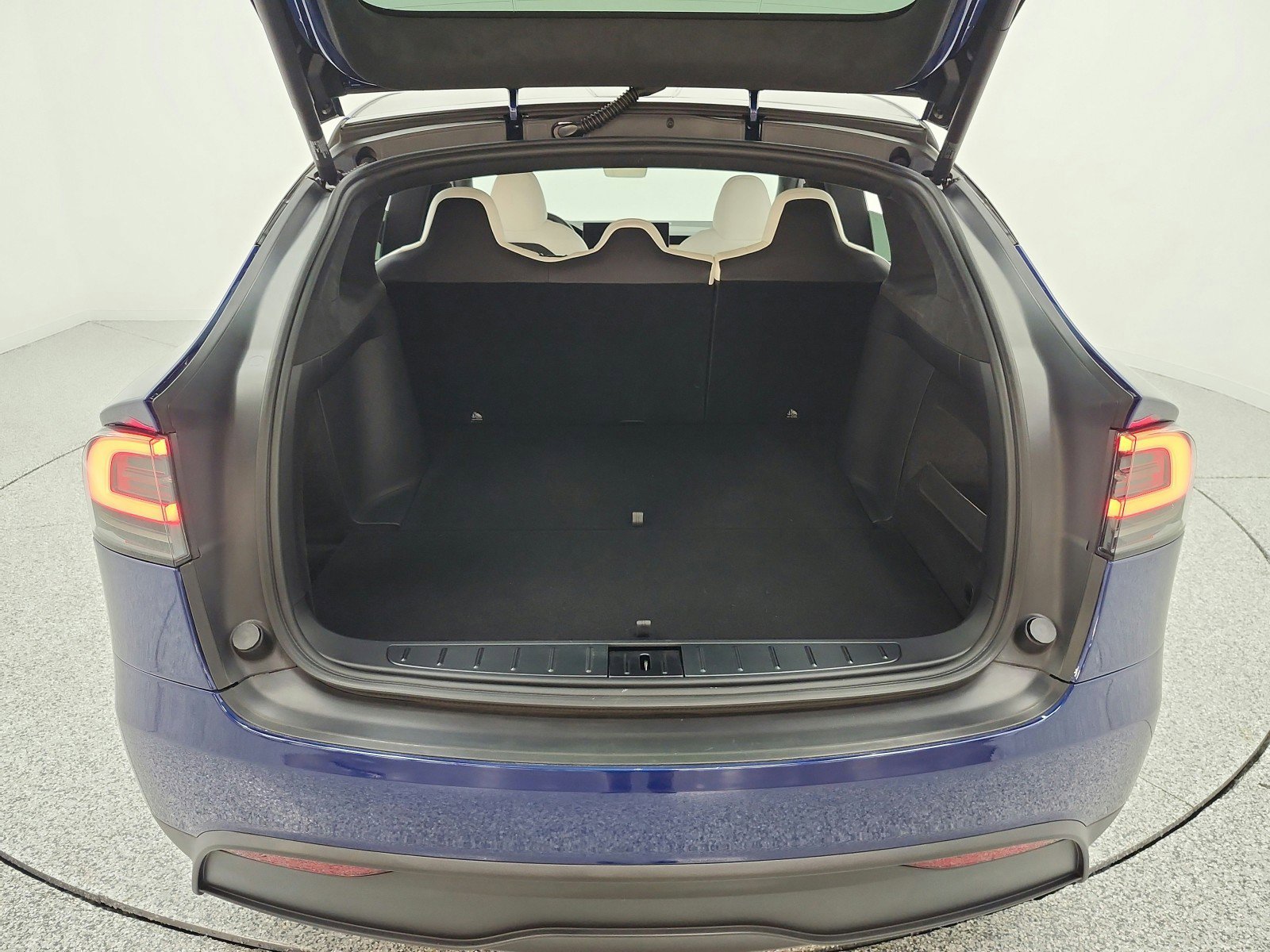 Used 2024 Tesla Model X image 21