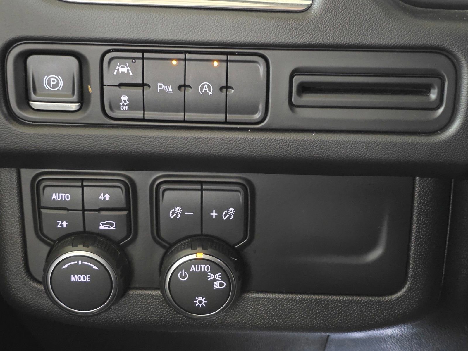 Used 2023 Chevrolet Tahoe LT image 34