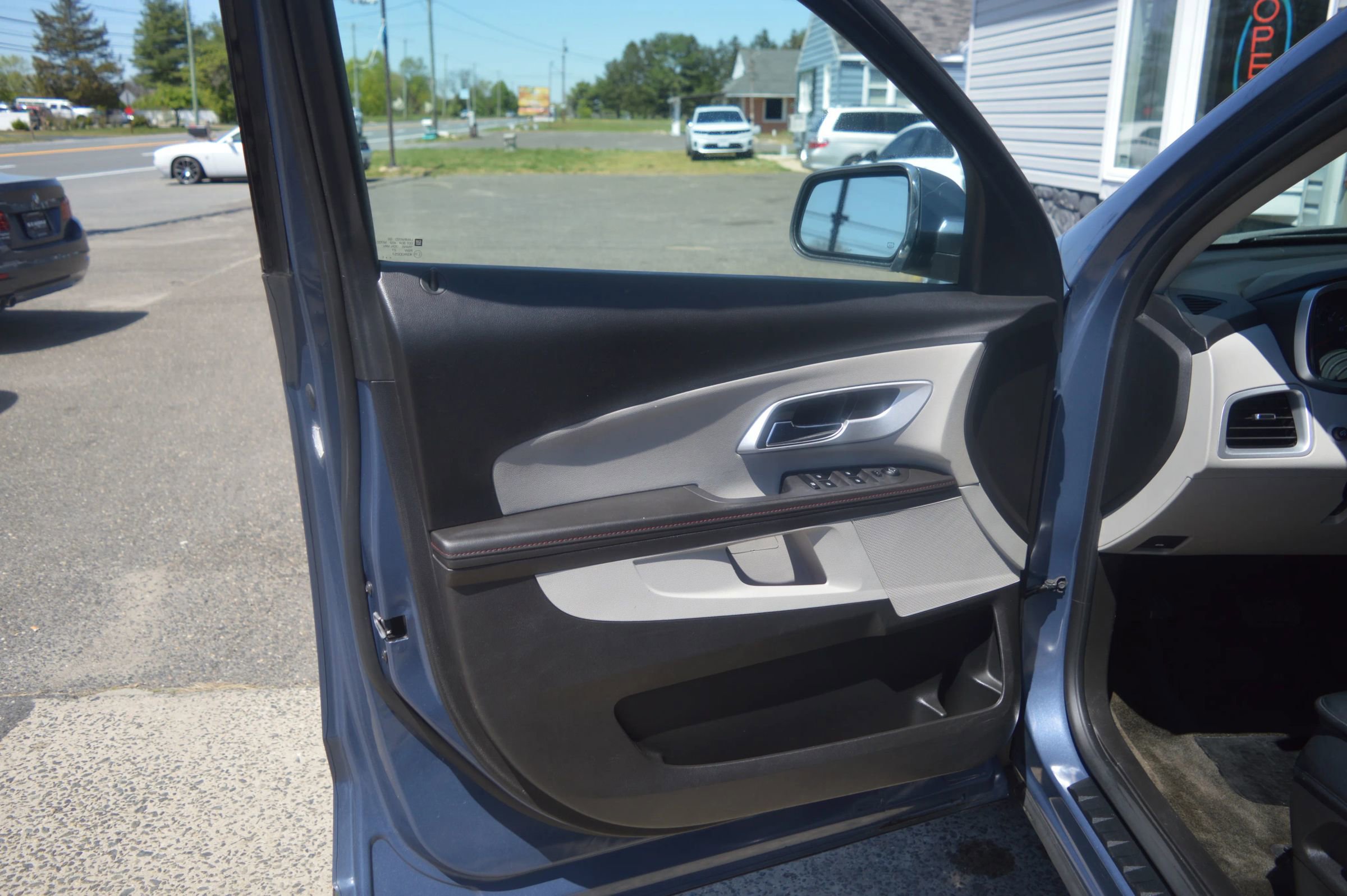 Used 2011 Chevrolet Equinox LT w/ Driver Convenience Package FWD image 22